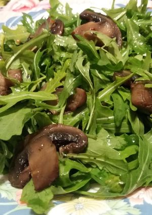 O poză a rețetei Salată de ciuperci.