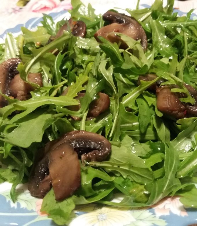 O poză a rețetei Salată de ciuperci.