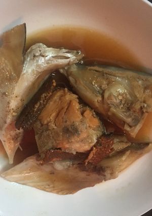 Hình của món Đầu cá hồi kho tiêu lốp.