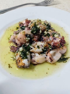 Una foto de Chipirones con ajo y perejil