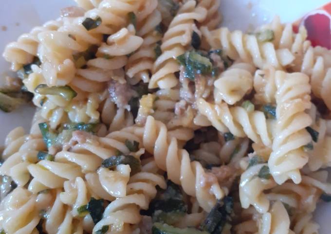 Fusilli con zucchine e salsiccia