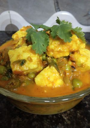 मटर पनीर (matar paneer recipe in Hindi) रेसिपी मुख्य फोटो