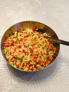 Una foto de Salpicón de pimientos, tomates y arroz