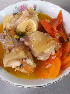 Una foto de Pata de res en salsa