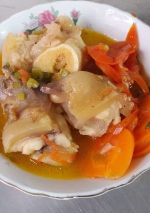 Una foto de Pata de res en salsa