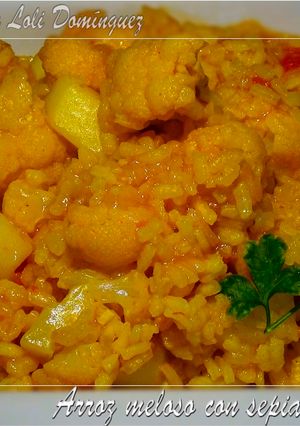 Una foto de Arroz meloso con sepia y coliflor