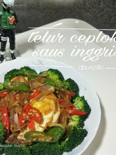 Foto resep Telur ceplok saus inggris dengan brokoli