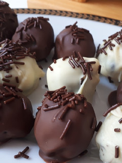 Una foto de Bombones de oreo, fresa y chocolate