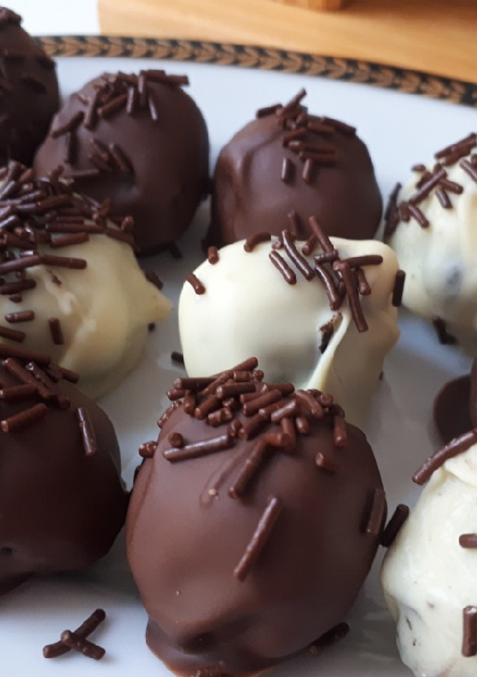 Una foto de Bombones de oreo, fresa y chocolate