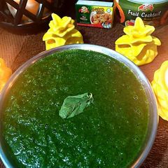 A picture of Green chutney.