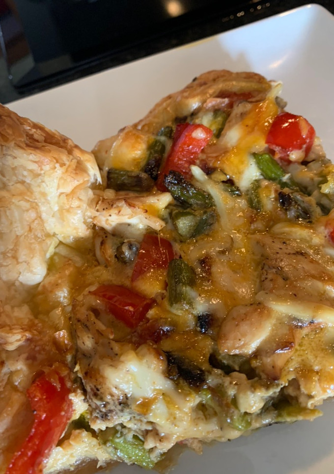 Una foto de Quiche de verduras y pollo