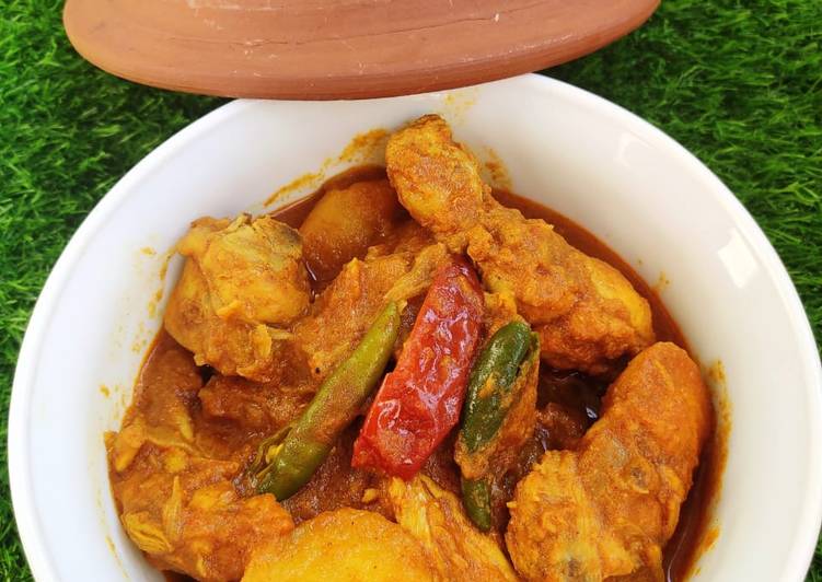 Recipe of Any-night-of-the-week Slow cooking Chicken curry in clay pot