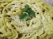 Una foto de fettuccine a la mantequilla