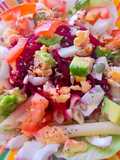 Ensalada multicolor de macarrones con vinagreta de naranja y sésamo