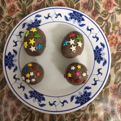 A picture of Sparkling egg shell chocolate pudding.
