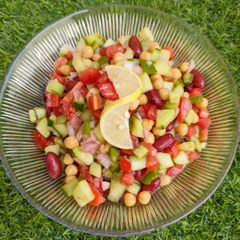 A picture of چنا ،لوبیا مکس سیلیڈ 🥗🥗.