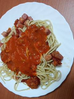 Una foto de Pasta con sacramentos y salsa de aprovechamiento