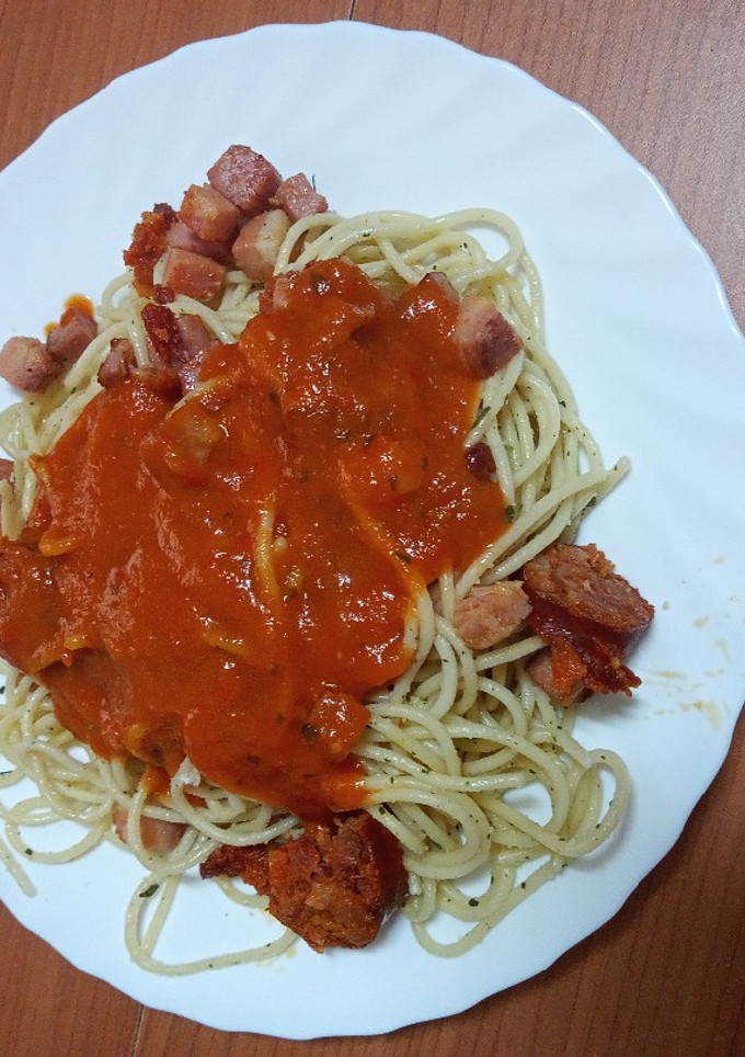 Una foto de Pasta con sacramentos y salsa de aprovechamiento