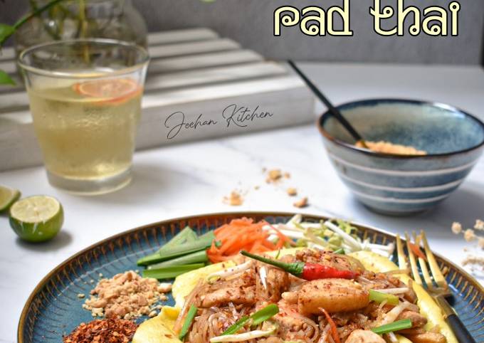 Chicken Pad Thai Fold-Over Omelette Style