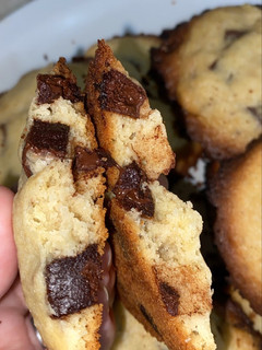 Una foto de Cookies con chips de chocolate🍪