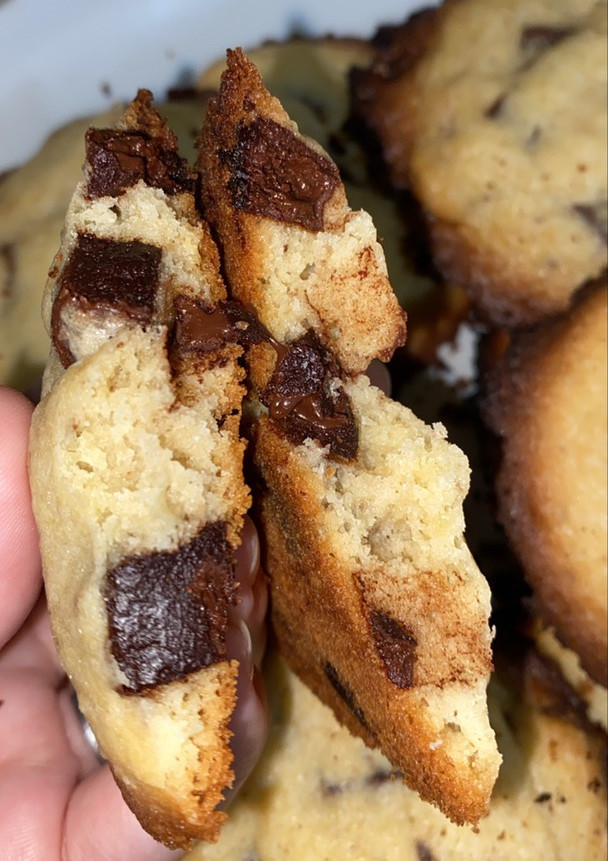 Una foto de Cookies con chips de chocolate🍪