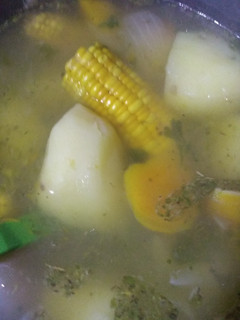 Una foto de Sopa de caracu y verduras! Fácil rica