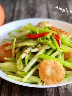 芹菜炒花枝丸 / 清冰箱家常菜 的食譜成品照片