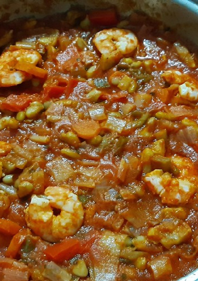 Una foto de Verdinas con langostinos y calamar