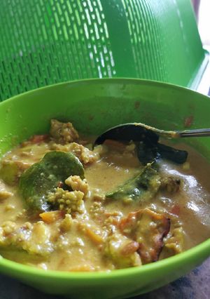 Foto resep Ayam pesmol kuah kuning (MPASI Balita)