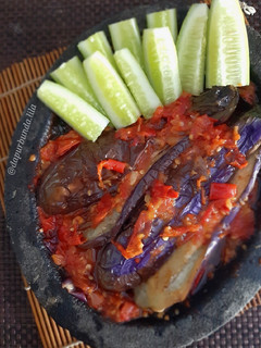 Foto resep Penyet Terong Sambal Tomat (Pedasnya Kalem)
