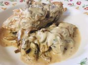 Una foto de pechuga de pollo con nata