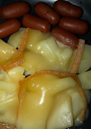 Une photo de Patate fromage saucisse