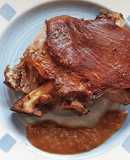 Codillo con mostaza, miel, cebolla y piña en olla slow cook