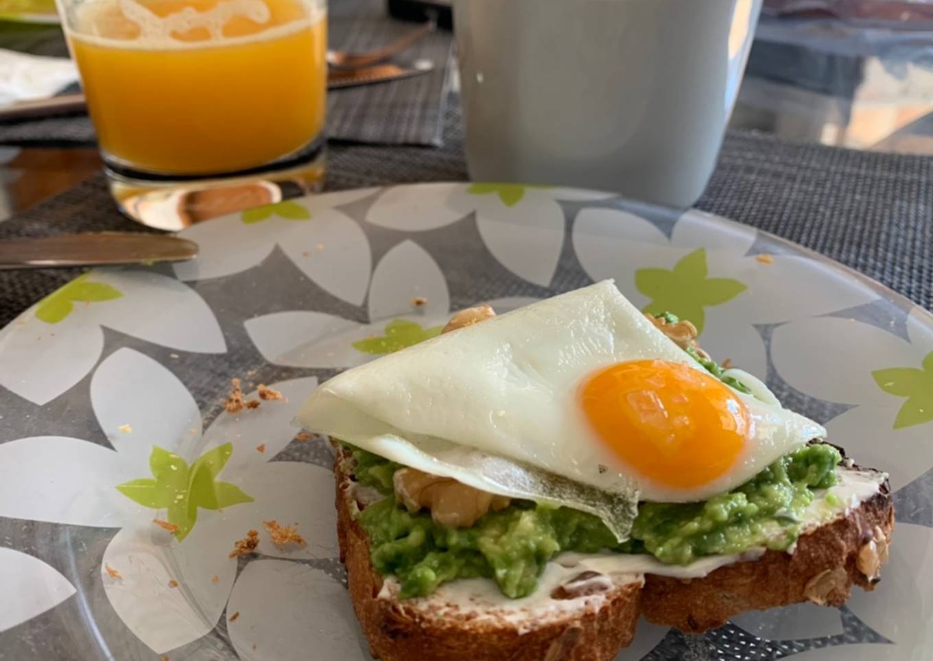 Tostada de aguacate saludable para un desayuno rico en nutrientes!