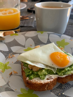 Foto principal de Tostada de aguacate saludable para un desayuno rico en nutrientes!