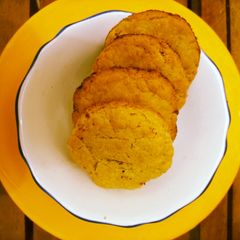 A picture of Vanilla cookies with peanut butter 😋.