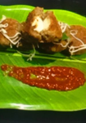 A picture of Cheese Stuff chole tikki.