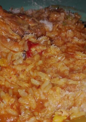 Una foto de Guiso de arroz con pollo fácil