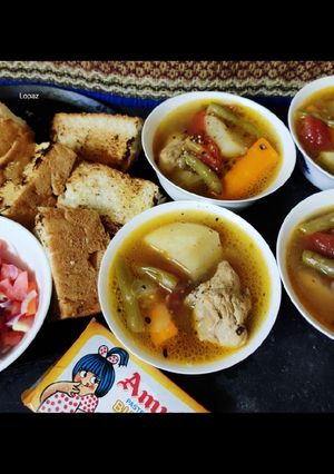 কলকাতা স্টাইল চিকেন স্টু(Kolkata style chicken stew recipe in Bengali) রেসিপির প্রধান ছবি