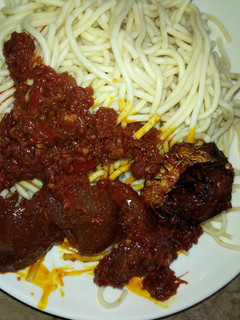 A picture of Taliya da miyar manja da kifi hade da ganda.