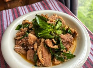 Hình của món Vịt Xào Húng Quế.