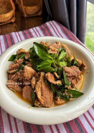 Hình của món Vịt Xào Húng Quế.