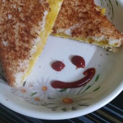 A picture of Aloo toast.
