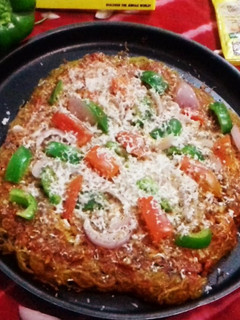 मैगी पिज़्ज़ा (Maggi pizza recipe in Hindi) रेसिपी मुख्य फोटो