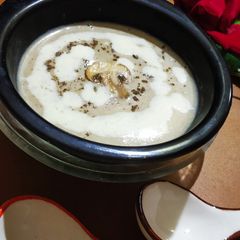 A picture of Mushroom Soup.