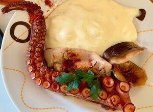 Foto principal de Pulpo a la llama con espuma de patata