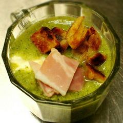 A picture of Cappuccino like Broccoli Soup.