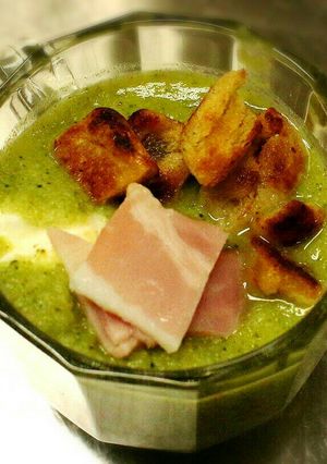 A picture of Cappuccino like Broccoli Soup.
