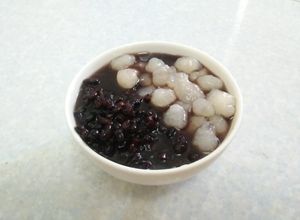 Hình của món Chè đỗ đen trân châu trắng.