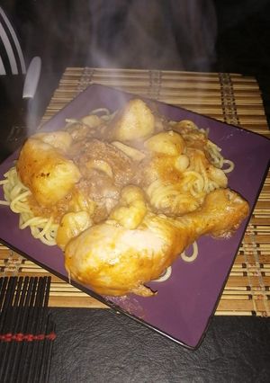 Una foto de Espaguetti con tuco y papas